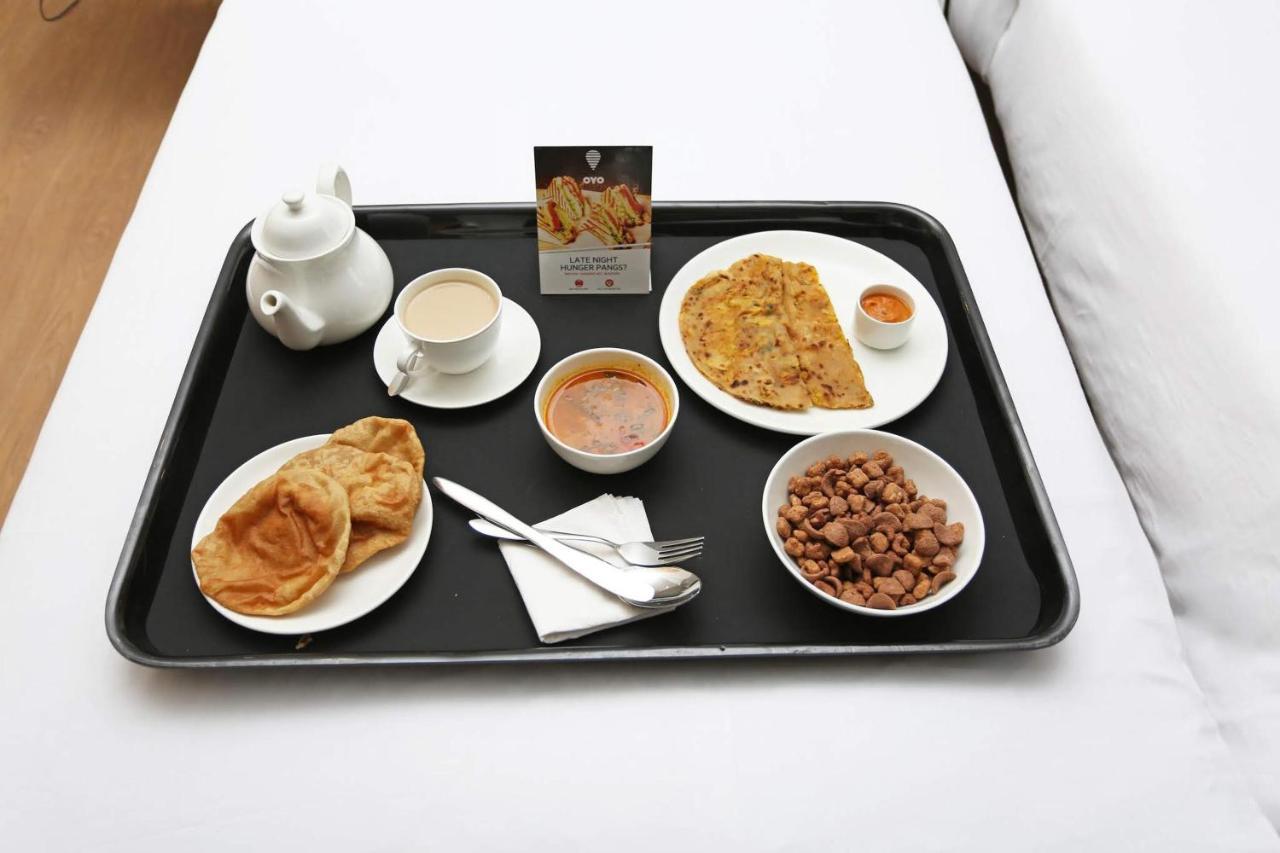 Oak Wood Inn Канди Екстериор снимка